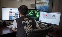 Polisler siber devriyede