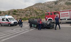 Sivas'ta otomobil devrildi: Sürücü yaralandı!