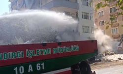 Sındırgı'da hasarlı binalar yıkılıyor!