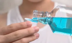 Ağız gargarası içinde gerçekten alkol var mı?