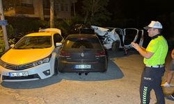 Otomobil, park halindeki 3 araca çarptı!