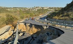 Aydın’da Yol Çöktü! Kuşadası Yolu Trafiğe Kapandı