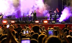 “Etimesgut’ta Zafer Bayramı Coşkusu: Can Bonomo’dan Unutulmaz Konser”