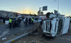 Sivas’ta Otomobil ile Minibüs Çarpıştı: 20 Yaralı