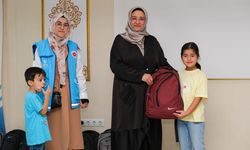 Kırşehir'de müftülük öğrencilere kırtasiye malzemesi dağıttı