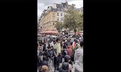 Paris'te Ücretsiz Yemek Dağıtımı Kaosa Dönüştü