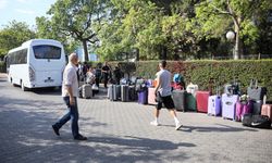 Antalya'ya gelen öğrencilere otogarda özel karşılama yapıldı
