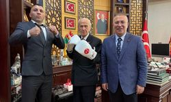 Bahçeli, boksör Avni Yıldırım'ı makamında ziyaret etti