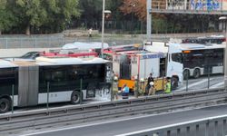 Bayrampaşa'da metrobüs yangını çıktı