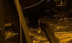 Beyoğlu'nda ara sokakta hızla ilerleyen sürücü dükkana çarpıp kaçtı
