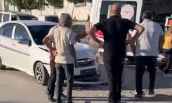 Bursa'da İki Otomobil Kafa Kafaya Çarpıştı