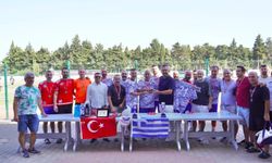 Çeşme'de dostluk kazandı