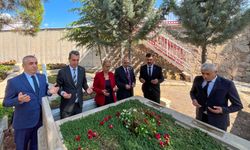 CHP'li Yücel ve Adem, eski genel başkanların kabrini ziyaret etti