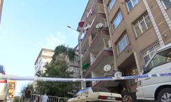 Güngören'de binanın balkonu çöktü