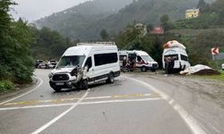 Tirebolu’da minibüs kazası! 10 tarım işçisi yaralı