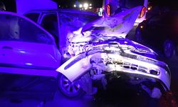 Tosya’da Otomobil Traktör Römorkuna Çarptı: 1 Ölü, 5 Yaralı