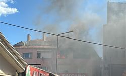 Yanan daire kullanılamaz hale geldi
