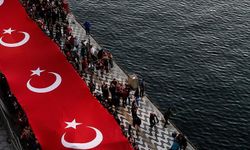 İzmir'de 350 metrelik Türk bayrağı açıldı