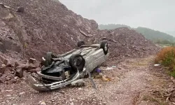 Otomobil şarampole devrildi!