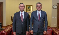 CHP Lideri Özgür Özel’den Tufan Erhürman’a Tebrik