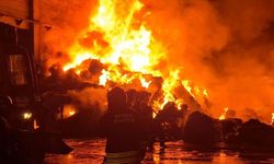 Geri dönüşüm fabrikasında yangın çıktı