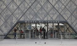 Louvre Müzesi’nde Güvenlik Önlemleri Artırıldı