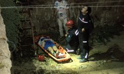 Antalya'da, kurtarma sırasında üşüyen turiste yeleğini verdi