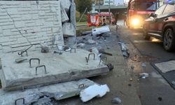 Bakırköy'de çevik kuvvet otobüsü üst geçide çarptı