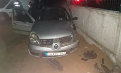 Bursa İnegöl’de Otomobil Duvara Çarptı: 3 Yaralı