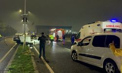 Çerkezköy’de Otomobil Direğe Çarptı, Araç İkiye Ayrıldı