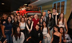 ‘Çiçek Abbas’ Minibüsünü Yeniden Sürdü!