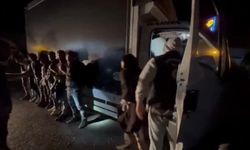 Durdurulan 2 araçtan 38 kaçak göçmen çıktı
