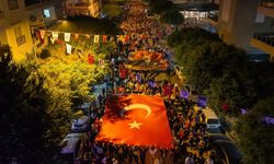 Gelinlik ve Damatlıkla Fener Alayına Katıldılar