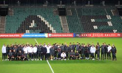 Hakan Çalhanoğlu’na 100. maç sürprizi: Pasta kesildi