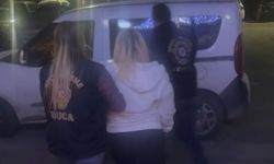 İzmir’de yasa dışı ecza haplarına baskın