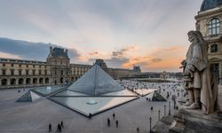 Louvre Müzesi'nde soygun