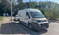 Minibüsle motosiklet çarpıştı!