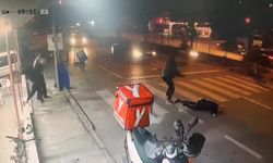 Motosikletli yayaya çarptı!