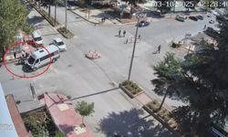 Okul servisi ile elektrikli bisiklet çarpıştı