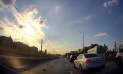 Otomobil, 4 otomobil ile motosiklete çarptı!