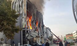 Kocaeli Dilovası’nda parfüm deposunda yangın: 6 kişi hayatını kaybetti