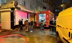 Fatih’te 3 katlı binanın çatısında yangın