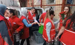 Kızılay çalışanı vuruldu, ekipler ertesi gün aynı mahallede yemek dağıttı