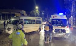 ADIYAMAN - Minibüs ile otomobilin çarpıştığı kazada 3 kişi yaralandı