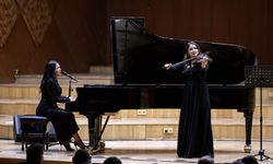 Başkentte, '7 Güzel' müzik grubu 'Zafer Destanı' konseri verdi