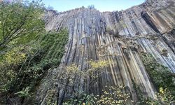 Sinop'ta milyon yıllık bazalt kayalıkları sonbahar renklerinde!