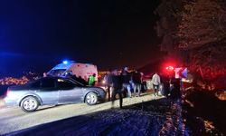 Adana'da iki otomobil kafa kafaya çarpıştı