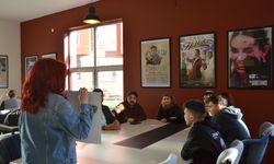 Anne-Oğul Sınıf Arkadaşı Oldu