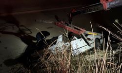 Aydın'da otomobil su kanalına devrildi