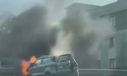 Büyükçekmece'de otomobil alev alev yandı